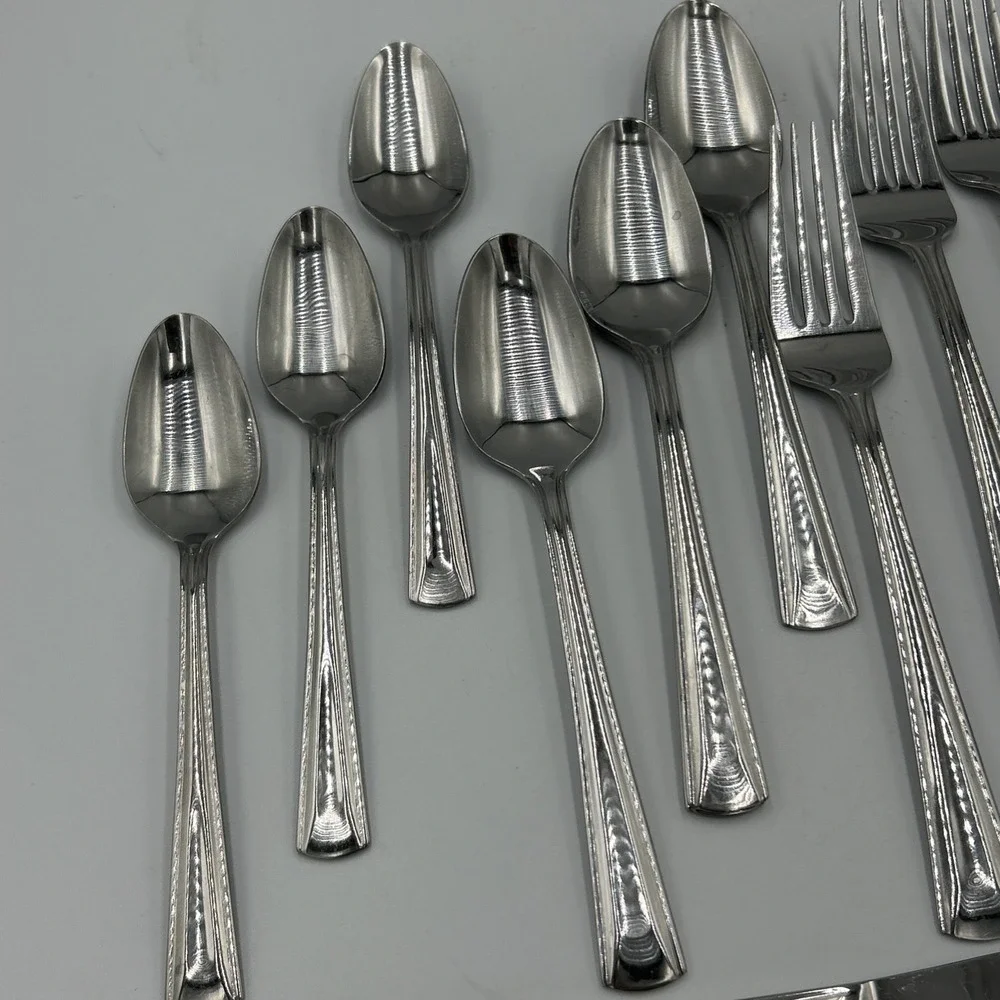 Oneida Stainless Flatware 3 Place Settings Spoon Fork Knives Dinner Table‎